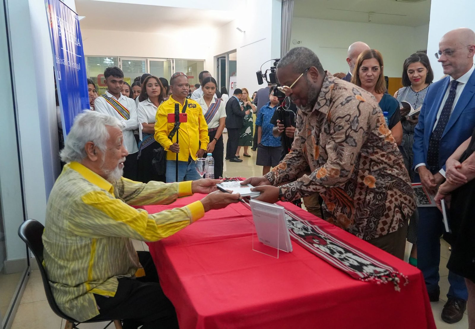 Entrega livru asinadu