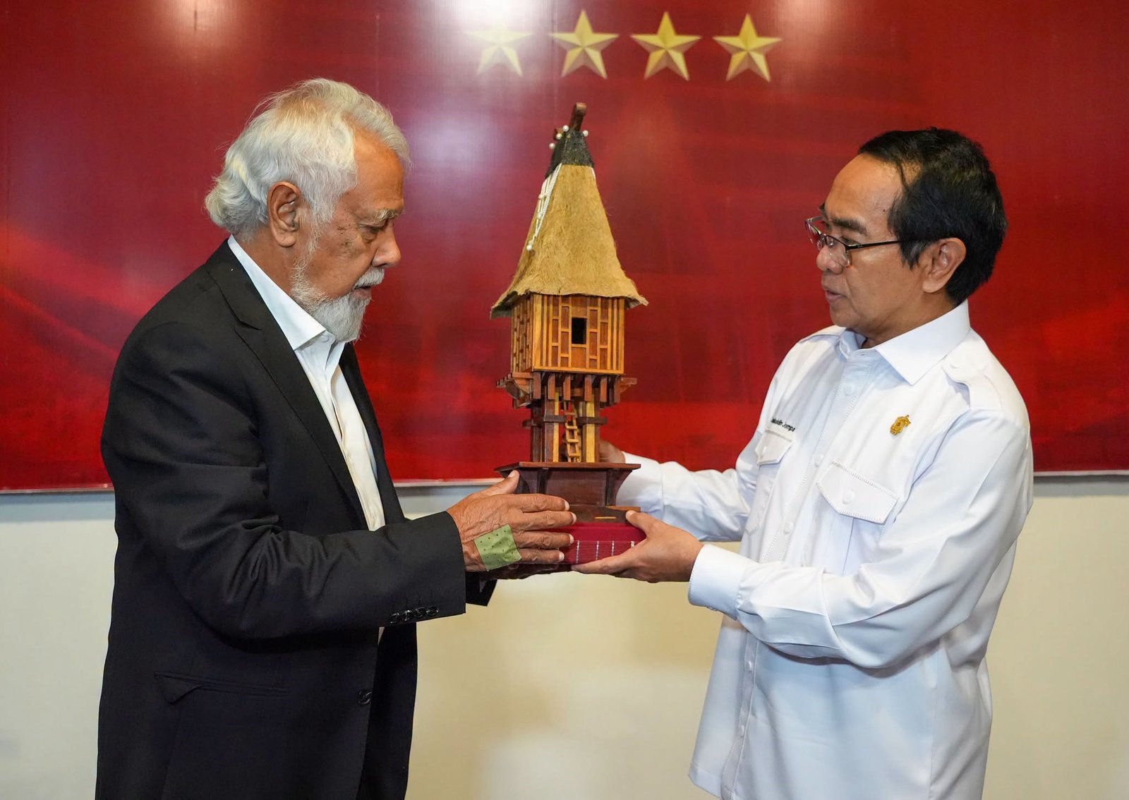Exchange of cultural miniature